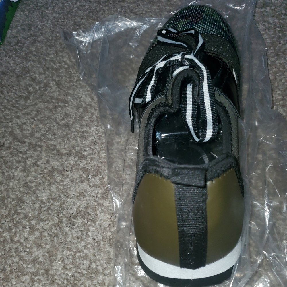 Shoes - Picture 9 of 11